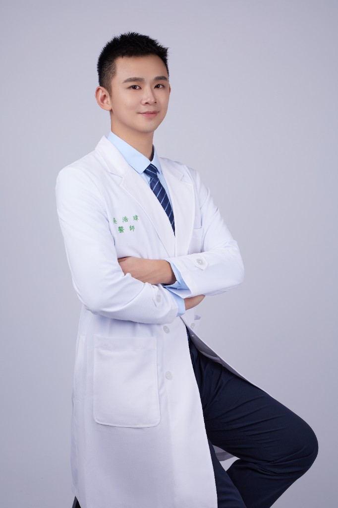 吳浩瑋醫師形象照